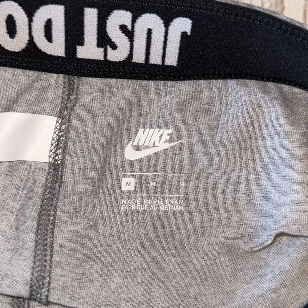 Nike Gray Cropped Capri Leggings Stretch Pants Size Medium - Picture 4 of 10